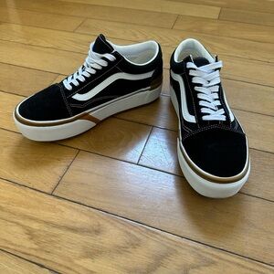 VANS - platform women’s sneakers - size 9